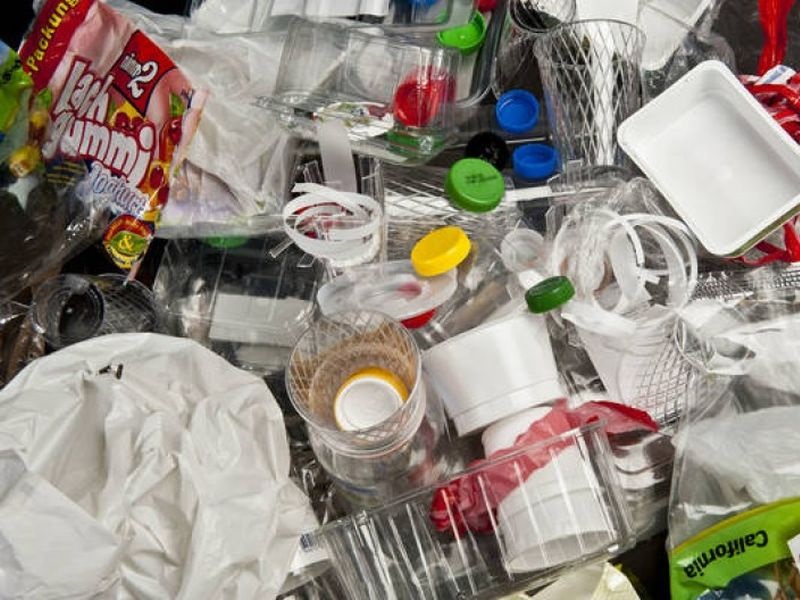 Во кичевските училишта поставени вреќи за собирање пластичен отпад