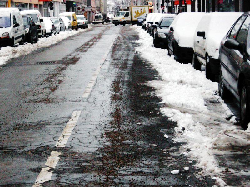 Снег го парализира сообраќајот во Австрија 