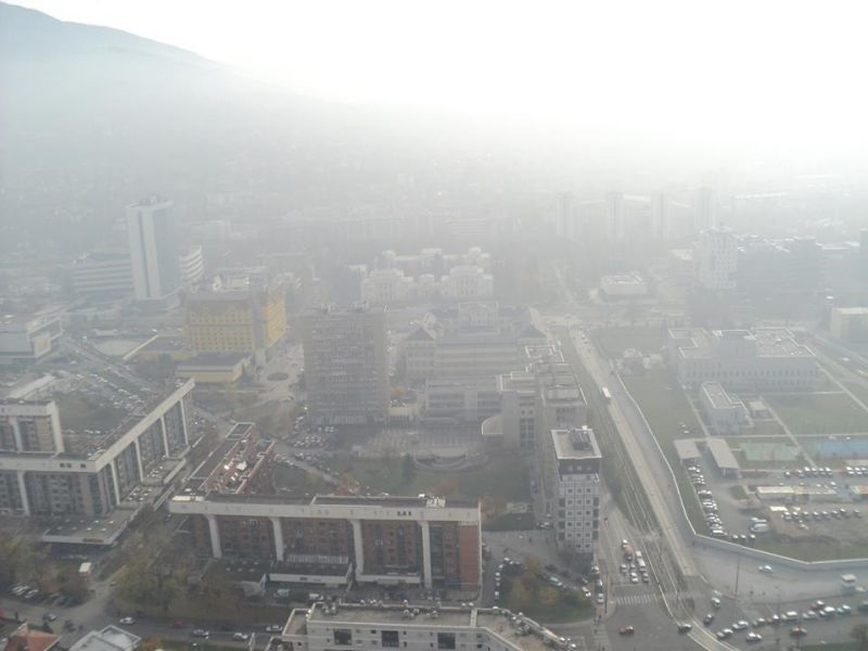 Во Сараево почнува пар-непар систем на возење поради загадувањето