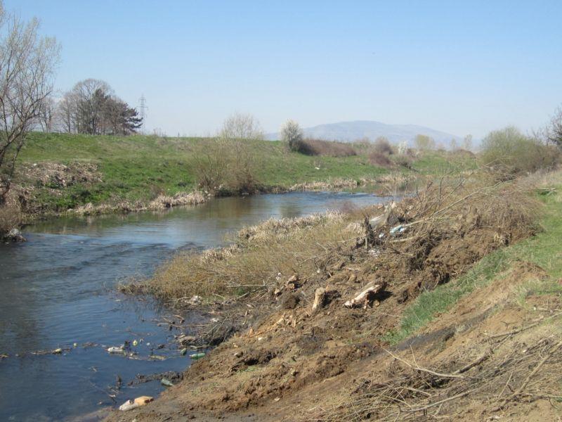 Општина Босилово го чисти сливот на река Струмица