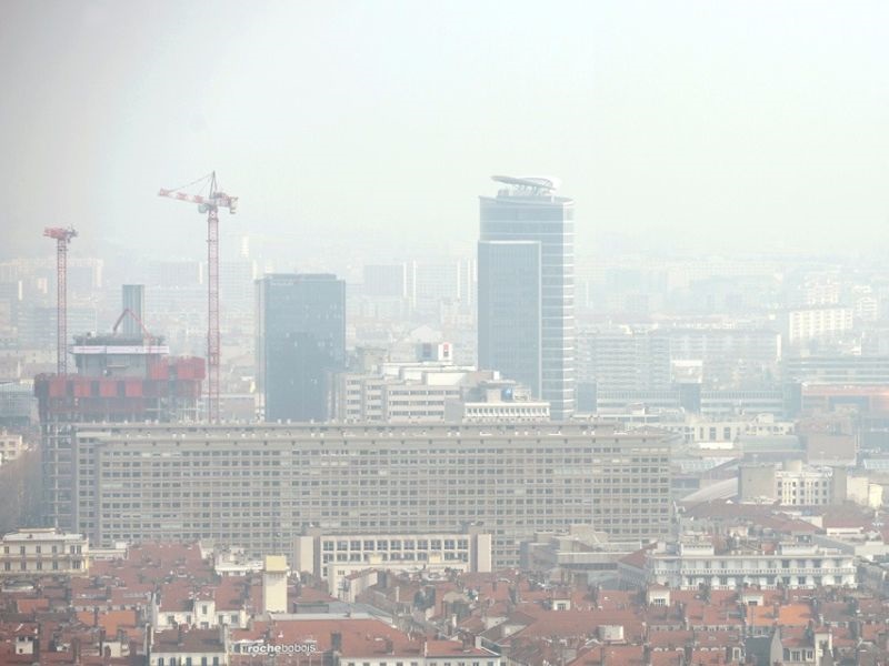 Франција се бори со најголемото загадување на воздухот во последните 10 години