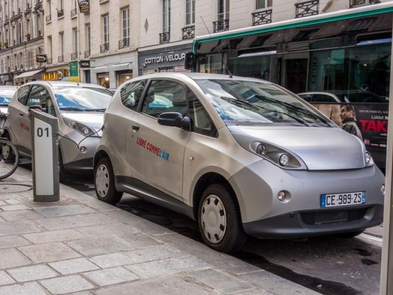 Франција охрабрува купување на електрични возила