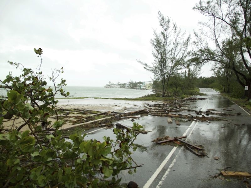 Ураганот „Никол“ ги зафати Бермудските острови