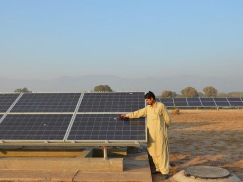 Бангладеш го отвори првиот склад за храна што струја добива од сончева енергија 