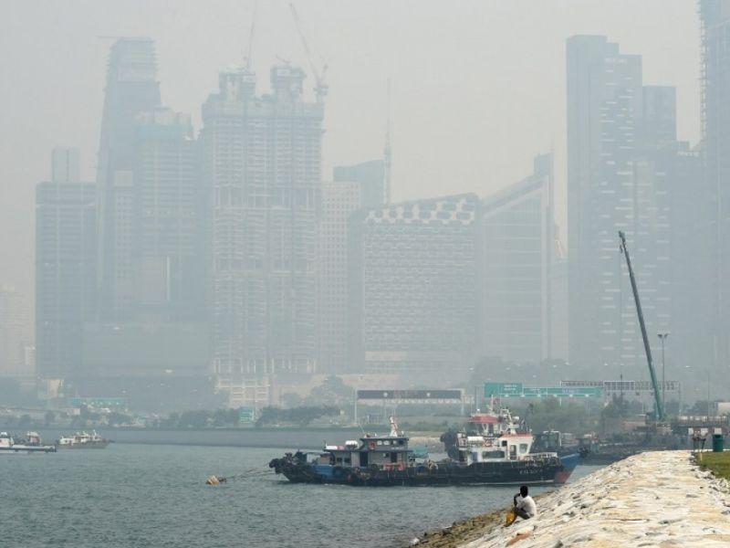 Чадот од Индонезија го загади Сингапур