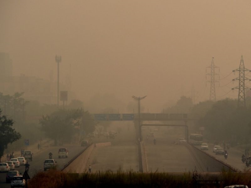 Празнични огномети предизвикаа голема загаденост во Њу Делхи