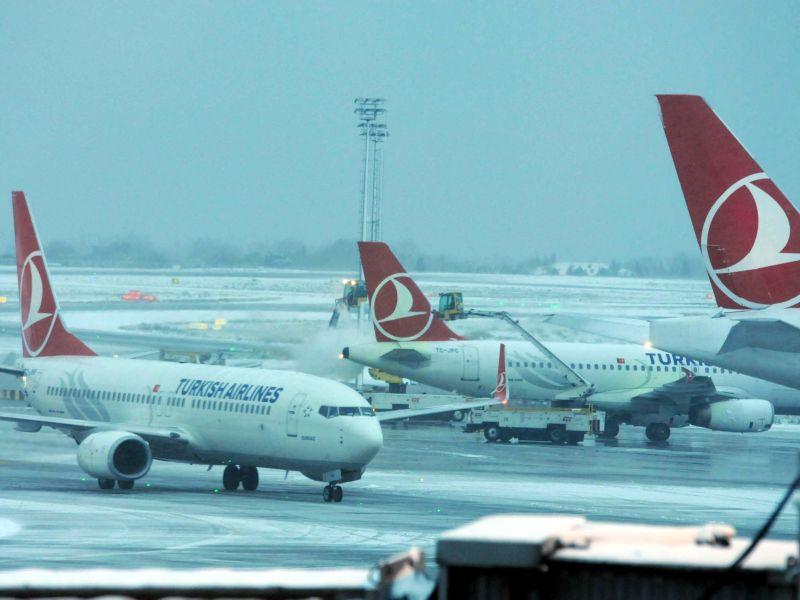 Дури 500 летови откажани во Турција поради невремето