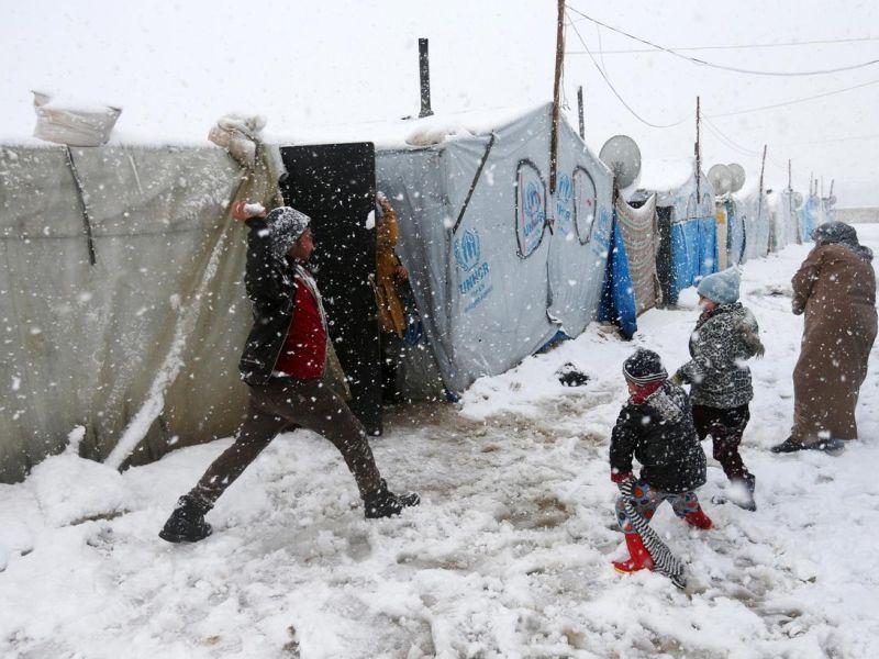Бегалските кампови на грчките острови под снег 
