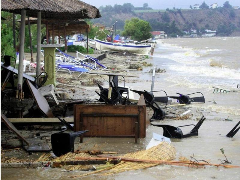 Вонредна состојба на островот Лезбос поради поплавите 