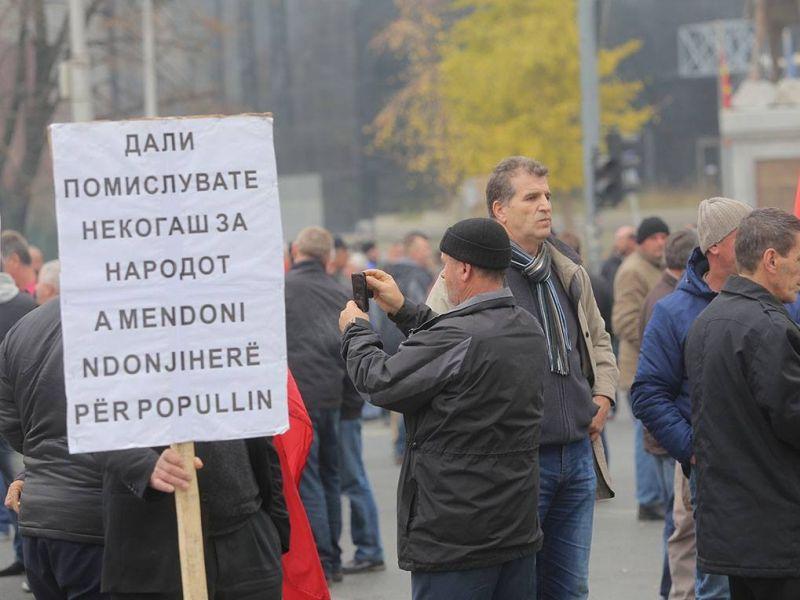 Вработените од Југохром два часа протестираа кај Желино 