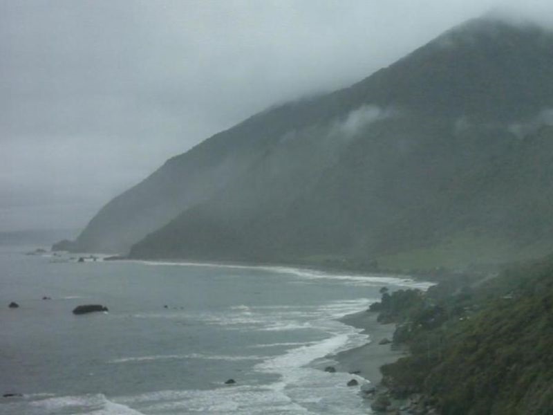 Цунами бранови го погодуваат Нов Зеланд  по силниот земјотрес