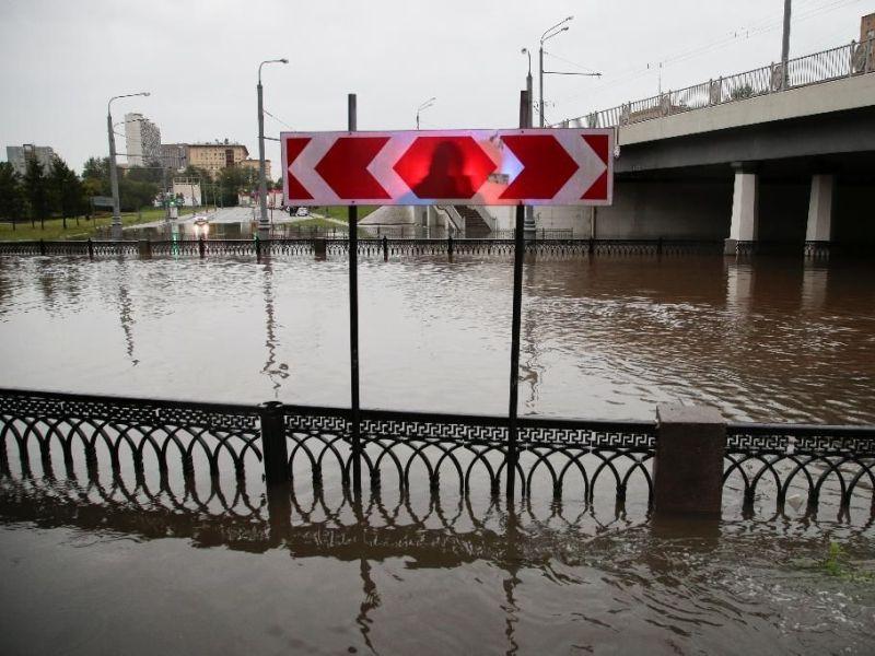 Поплави во Москва, спасени стотици луѓе