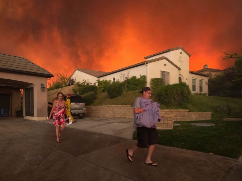 Вонредна состојба поради пожарите во Калифорнија